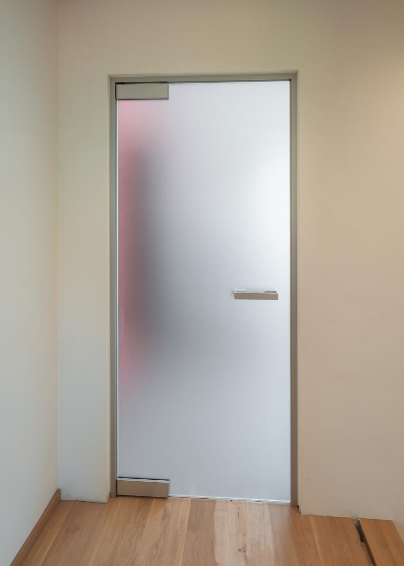 Glazen deuren zonder vloerinbouw, compact scharniersysteem |